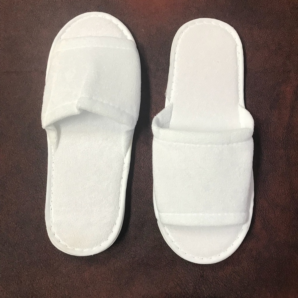 NWT Soft, White Spa Slippers